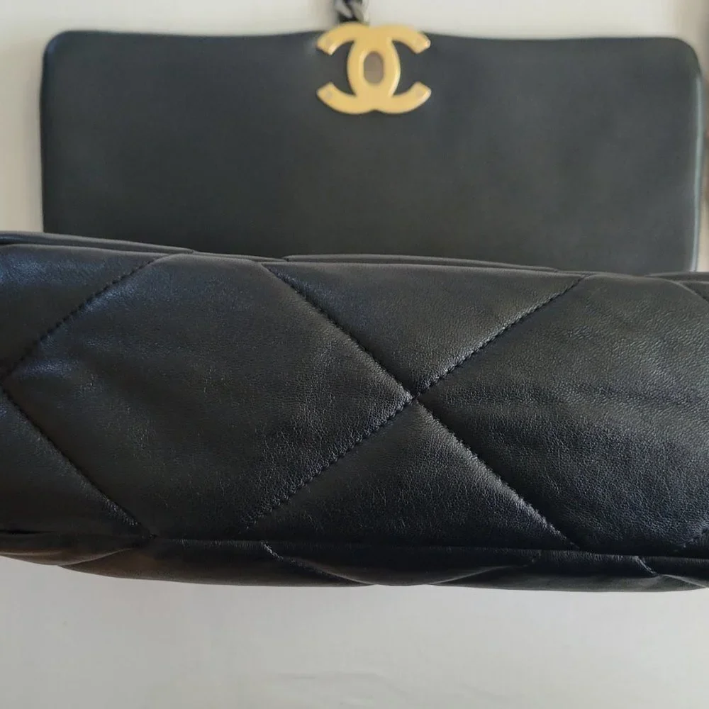 Chanel 19 Large Black Gold Metal - Picture 2 of 7